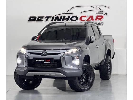 MITSUBISHI L200 TRITON 2.4 16V TURBO DIESEL SPORT HPE CD 4P 4X4 AUTOMÁTICO MITSUBISHI L200 TRITON 2.4 16V TURBO DIESEL SPORT HPE CD 4P 4X4 AUTOMÁTICO